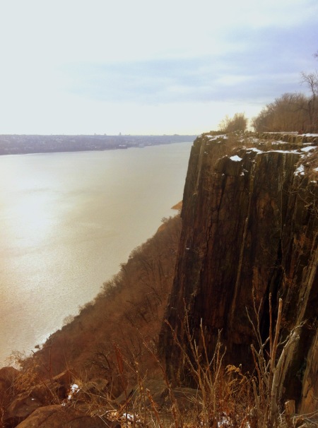 Scenic overlook of the Hudson on the New Jersey / New York state line